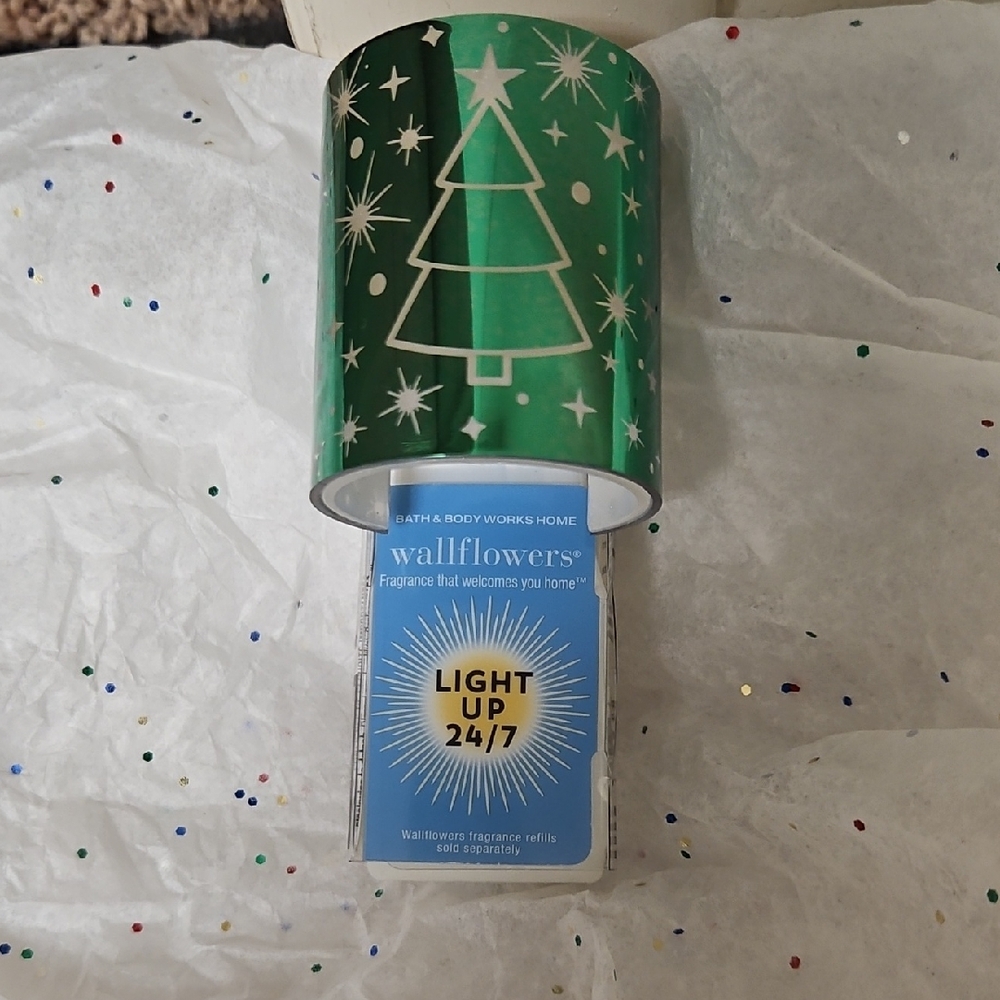 Bath & Body Works Festive Green Tree Wallflower Plug